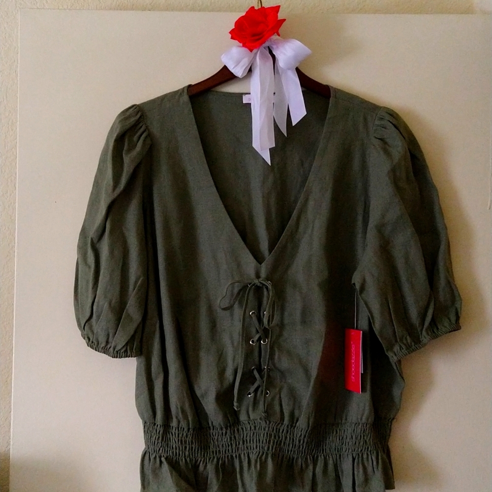 Elastic waist, v neck, olive color linen shirt